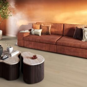 Verschil tussen click en plak PVC: welke vloer past het beste bij uw woning?
